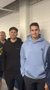 Viisikon paluu kotiin: Kiekko Espoon Jere Sallinen, Ville Lajunen, Jani Lajunen, Matti Järvinen ja Kristian Näkyvä.