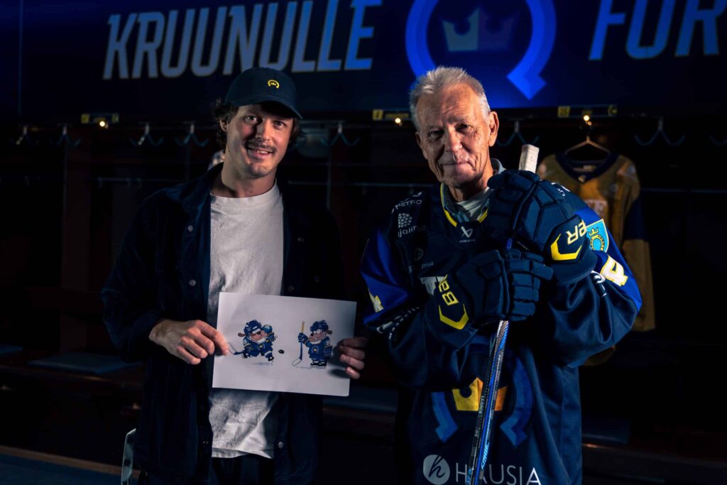 Kiekko-Espoon markkinointi- ja viestintäpäällikkö Oscar Visa ja kirjailija Mauri Kunnas